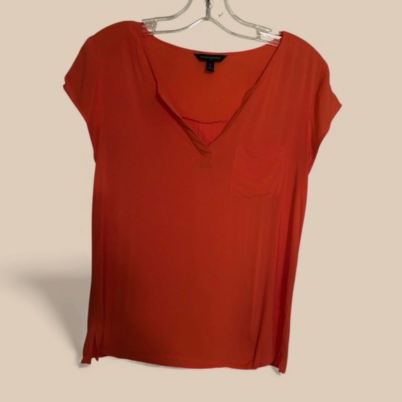 Banana Republic Coral Orange Split V-Neck Blouse Women’s Small Persimmon - Picture 2 of 6